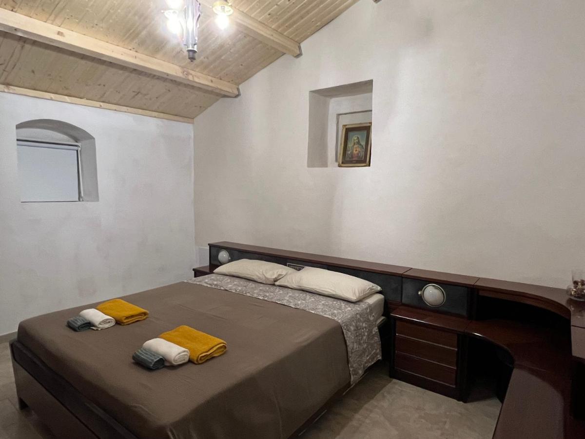 לינה וארוחת בוקר קיארמונטה גולפי Casa Di Mirto מראה חיצוני תמונה